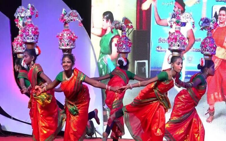 flok song gari in ocesion of festival of holi